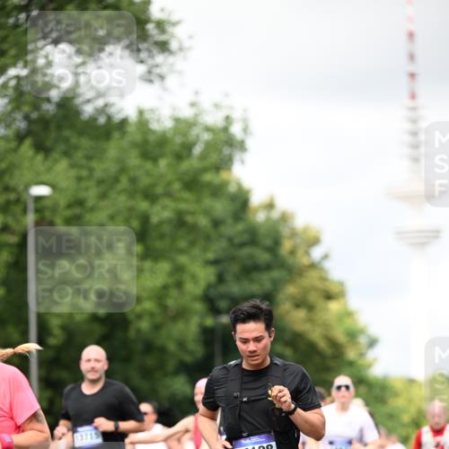 29.06.2025 - hella hamburg halbmarathon Dr. Thomas Lammeyer http://msf.ph/oto/8419964 29.06.2025 10:46:43 Kennedybrücke 1039, 1712, 1752, 2069, 2134, 2974, 3276, 3326, 3568, 4329, 4385, 4541, 4680, 4735, 4736, 4885, 5419, 5432, 5671, 6136, 6153, 6320, 6828, 7022, 7023, 7040, 7043, 7260, 8014, 8712, 9644, 10532, 10623, 10842, 11074, 11075 meine-sportfotos.de