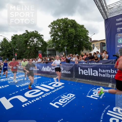 29.06.2025 - hella hamburg halbmarathon Zöllner http://msf.ph/oto/8419976 29.06.2025 10:52:54 Ziel 1257, 1258, 1657, 2099, 2444, 2814, 2910, 4557, 4558, 5077, 5169, 5194, 8139, 8172, 8720, 8955, 9065, 9163, 10724, 10811, 11217, 11992, 14198, 14286, 14805, 17198, 19244 meine-sportfotos.de