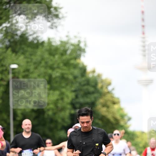 29.06.2025 - hella hamburg halbmarathon Dr. Thomas Lammeyer http://msf.ph/oto/8419977 29.06.2025 10:46:43 Kennedybrücke 1039, 1712, 1752, 2069, 2134, 2974, 3276, 3326, 3568, 4329, 4385, 4541, 4680, 4735, 4736, 4885, 5419, 5432, 5671, 6136, 6153, 6320, 6828, 7022, 7023, 7040, 7043, 7260, 8014, 8712, 9644, 10532, 10623, 10842, 11074, 11075 meine-sportfotos.de