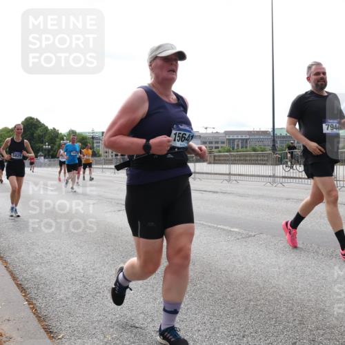 29.06.2025 - hella hamburg halbmarathon Lena Gebhardt http://msf.ph/oto/8419984 29.06.2025 10:27:29 Lombardsbrücke 5825, 15641, 7944, 1530, 2080, 2306, 2775, 3389, 4358, 4372, 5285, 5495, 5707, 5825, 6214, 6259, 6637, 7234, 7314, 7764, 7944, 7978, 8056, 8085, 8281, 9349, 9688, 10077, 10158, 10412, 10413, 11110, 11256, 11766, 12500, 13043, 14020, 14021, 14206, 15108, 15641, 16838, 17049, 17427, 17445, 17791, 18012, 18097, 18301, 18626, 18766, 18976 meine-sportfotos.de
