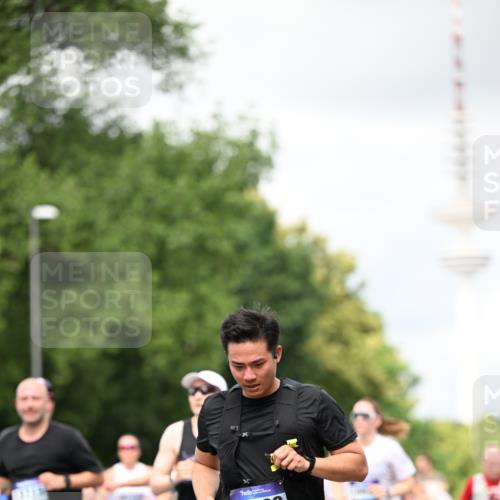 29.06.2025 - hella hamburg halbmarathon Dr. Thomas Lammeyer http://msf.ph/oto/8420000 29.06.2025 10:46:44 Kennedybrücke 1039, 1712, 1752, 2069, 2134, 2974, 3276, 3326, 3568, 4329, 4385, 4541, 4680, 4735, 4736, 5419, 5432, 5671, 6136, 6153, 6320, 6828, 7022, 7023, 7040, 7043, 7260, 8014, 8712, 9644, 10532, 10623, 10842, 11074, 11075 meine-sportfotos.de