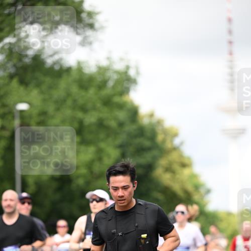 29.06.2025 - hella hamburg halbmarathon Dr. Thomas Lammeyer http://msf.ph/oto/8420004 29.06.2025 10:46:44 Kennedybrücke 1039, 1712, 1752, 2069, 2134, 2974, 3276, 3326, 3568, 4329, 4385, 4541, 4680, 4735, 4736, 5419, 5432, 5671, 6136, 6153, 6320, 6828, 7022, 7023, 7040, 7043, 7260, 8014, 8712, 9644, 10532, 10623, 10842, 11074, 11075 meine-sportfotos.de