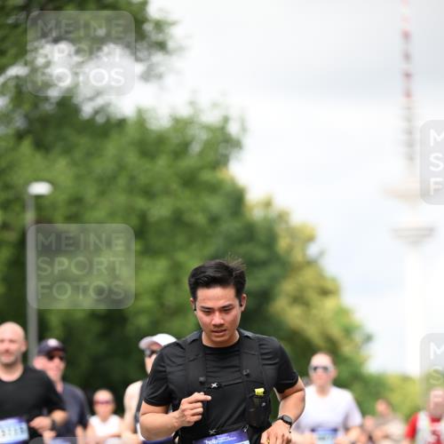 29.06.2025 - hella hamburg halbmarathon Dr. Thomas Lammeyer http://msf.ph/oto/8420010 29.06.2025 10:46:44 Kennedybrücke 1039, 1712, 1752, 2069, 2134, 2974, 3276, 3326, 3568, 4329, 4385, 4541, 4680, 4735, 4736, 5419, 5432, 5671, 6136, 6153, 6320, 6828, 7022, 7023, 7040, 7043, 7260, 8014, 8712, 9644, 10532, 10623, 10842, 11074, 11075 meine-sportfotos.de
