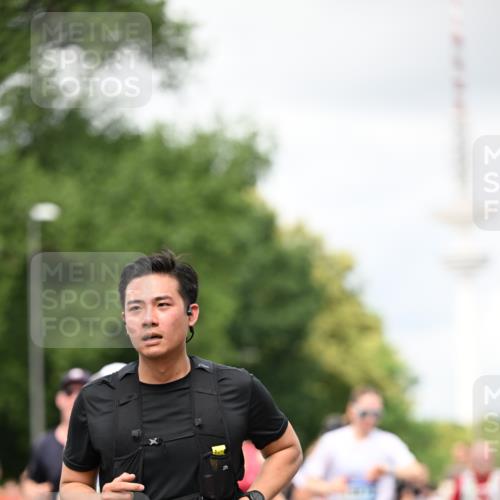 29.06.2025 - hella hamburg halbmarathon Dr. Thomas Lammeyer http://msf.ph/oto/8420029 29.06.2025 10:46:44 Kennedybrücke 1039, 1712, 1752, 2069, 2134, 2974, 3276, 3326, 3568, 4329, 4385, 4541, 4680, 4735, 4736, 5419, 5432, 5671, 6136, 6153, 6320, 6828, 7022, 7023, 7040, 7043, 7260, 8014, 8712, 9644, 10532, 10623, 10842, 11074, 11075 meine-sportfotos.de