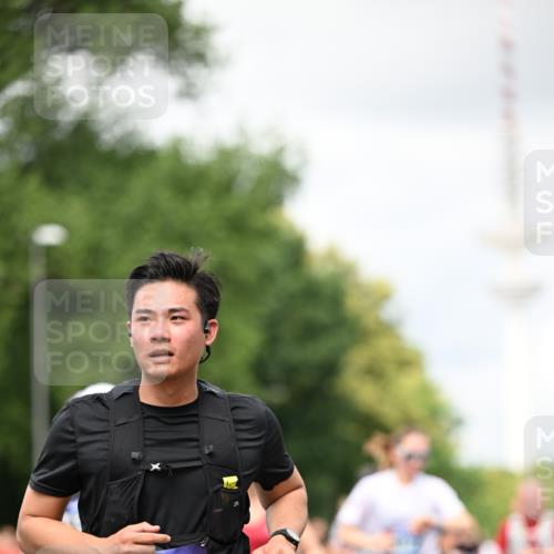 29.06.2025 - hella hamburg halbmarathon Dr. Thomas Lammeyer http://msf.ph/oto/8420034 29.06.2025 10:46:45 Kennedybrücke 1039, 1712, 1752, 2069, 2134, 2974, 3276, 3326, 3568, 4385, 4541, 4680, 4735, 4736, 5419, 5432, 5671, 6136, 6153, 6320, 6828, 7022, 7023, 7040, 7043, 7260, 8014, 8712, 9644, 10532, 10623, 10842, 11074, 11075 meine-sportfotos.de