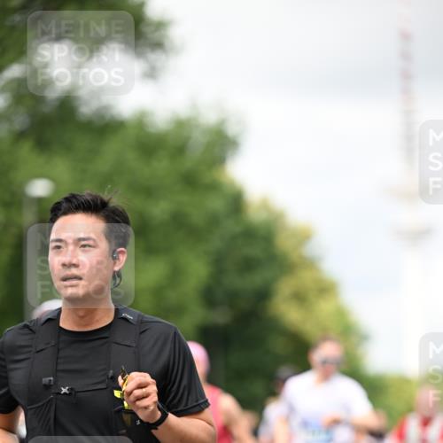 29.06.2025 - hella hamburg halbmarathon Dr. Thomas Lammeyer http://msf.ph/oto/8420036 29.06.2025 10:46:45 Kennedybrücke 1039, 1712, 1752, 2069, 2134, 2974, 3276, 3326, 3568, 4385, 4541, 4680, 4735, 4736, 5419, 5432, 5671, 6136, 6153, 6320, 6828, 7022, 7023, 7040, 7043, 7260, 8014, 8712, 9644, 10532, 10623, 10842, 11074, 11075 meine-sportfotos.de