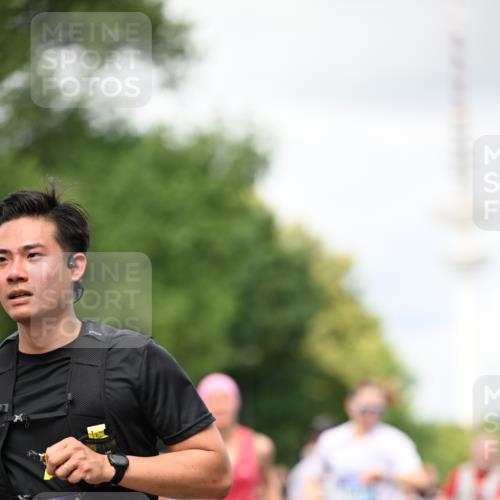 29.06.2025 - hella hamburg halbmarathon Dr. Thomas Lammeyer http://msf.ph/oto/8420037 29.06.2025 10:46:45 Kennedybrücke 1039, 1712, 1752, 2069, 2134, 2974, 3276, 3326, 3568, 4385, 4541, 4680, 4735, 4736, 5419, 5432, 5671, 6136, 6153, 6320, 6828, 7022, 7023, 7040, 7043, 7260, 8014, 8712, 9644, 10532, 10623, 10842, 11074, 11075 meine-sportfotos.de