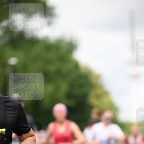29.06.2025 - hella hamburg halbmarathon Dr. Thomas Lammeyer http://msf.ph/oto/8420051 29.06.2025 10:46:45 Kennedybrücke 1039, 1712, 1752, 2069, 2134, 2974, 3276, 3326, 3568, 4385, 4541, 4680, 4735, 4736, 5419, 5432, 5671, 6136, 6153, 6320, 6828, 7022, 7023, 7040, 7043, 7260, 8014, 8712, 9644, 10532, 10623, 10842, 11074, 11075 meine-sportfotos.de