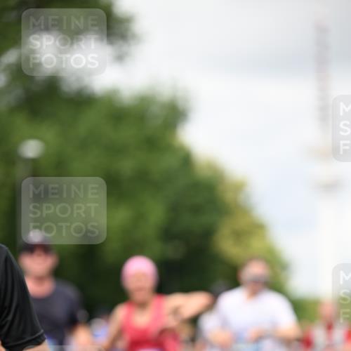 29.06.2025 - hella hamburg halbmarathon Dr. Thomas Lammeyer http://msf.ph/oto/8420056 29.06.2025 10:46:46 Kennedybrücke 1039, 1712, 1752, 2069, 2134, 2974, 3276, 3326, 3568, 4385, 4541, 4680, 4735, 4736, 5419, 5671, 6136, 6320, 6828, 7022, 7023, 7040, 7043, 7260, 8014, 8525, 8712, 9644, 10532, 10623, 10842, 11074, 11075 meine-sportfotos.de
