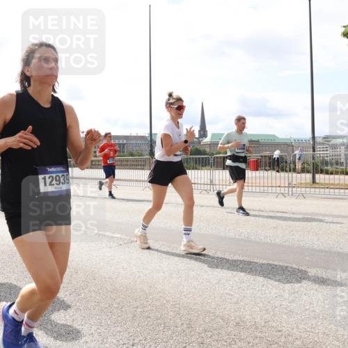 29.06.2025 - hella hamburg halbmarathon Lena Gebhardt http://msf.ph/oto/8420057 29.06.2025 10:18:18 Lombardsbrücke 12498, 12939, 10908, 1159, 1160, 1234, 1268, 1325, 1554, 1622, 1641, 1820, 1982, 2087, 2147, 2335, 2634, 2703, 2931, 3125, 3202, 3321, 3482, 3977, 4123, 4383, 4710, 4738, 4804, 5004, 5290, 5909, 6270, 6332, 6533, 7094, 7160, 7454, 7641, 7649, 7838, 7882, 7883, 8067, 8128, 8248, 8341, 8607, 8799, 9222, 9539, 9586, 9658, 9717, 9734, 9748, 9834, 9844, 9964, 10172, 10174, 10332, 10509, 10659, 10687, 10908, 12498, 12541, 12548, 12552, 12703, 13341 meine-sportfotos.de