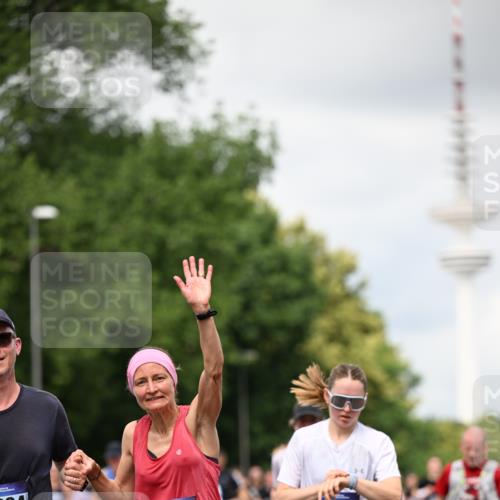 29.06.2025 - hella hamburg halbmarathon Dr. Thomas Lammeyer http://msf.ph/oto/8420064 29.06.2025 10:46:46 Kennedybrücke 1039, 1712, 1752, 2069, 2134, 2974, 3276, 3326, 3568, 4385, 4541, 4680, 4735, 4736, 5419, 5671, 6136, 6320, 6828, 7022, 7023, 7040, 7043, 7260, 8014, 8525, 8712, 9644, 10532, 10623, 10842, 11074, 11075 meine-sportfotos.de