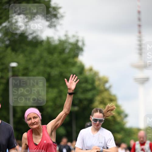 29.06.2025 - hella hamburg halbmarathon Dr. Thomas Lammeyer http://msf.ph/oto/8420075 29.06.2025 10:46:46 Kennedybrücke 1039, 1712, 1752, 2069, 2134, 2974, 3276, 3326, 3568, 4385, 4541, 4680, 4735, 4736, 5419, 5671, 6136, 6320, 6828, 7022, 7023, 7040, 7043, 7260, 8014, 8525, 8712, 9644, 10532, 10623, 10842, 11074, 11075 meine-sportfotos.de