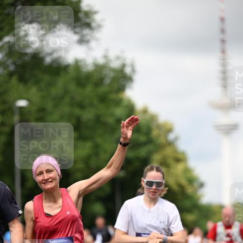 29.06.2025 - hella hamburg halbmarathon Dr. Thomas Lammeyer http://msf.ph/oto/8420082 29.06.2025 10:46:46 Kennedybrücke 1039, 1712, 1752, 2069, 2134, 2974, 3276, 3326, 3568, 4385, 4541, 4680, 4735, 4736, 5419, 5671, 6136, 6320, 6828, 7022, 7023, 7040, 7043, 7260, 8014, 8525, 8712, 9644, 10532, 10623, 10842, 11074, 11075 meine-sportfotos.de