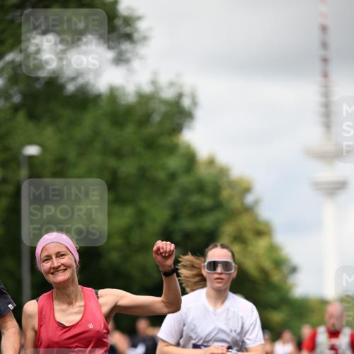 29.06.2025 - hella hamburg halbmarathon Dr. Thomas Lammeyer http://msf.ph/oto/8420088 29.06.2025 10:46:47 Kennedybrücke 1039, 1712, 1752, 2069, 2134, 2974, 3276, 3326, 3568, 4385, 4541, 4680, 4735, 4736, 5419, 5671, 6136, 6320, 6440, 6828, 7022, 7023, 7040, 7043, 7260, 8014, 8525, 8526, 8712, 9644, 10532, 10623, 10842, 11074, 11075 meine-sportfotos.de