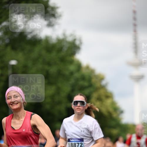 29.06.2025 - hella hamburg halbmarathon Dr. Thomas Lammeyer http://msf.ph/oto/8420098 29.06.2025 10:46:47 Kennedybrücke 1039, 1712, 1752, 2069, 2134, 2974, 3276, 3326, 3568, 4385, 4541, 4680, 4735, 4736, 5419, 5671, 6136, 6320, 6440, 6828, 7022, 7023, 7040, 7043, 7260, 8014, 8525, 8526, 8712, 9644, 10532, 10623, 10842, 11074, 11075 meine-sportfotos.de