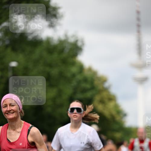 29.06.2025 - hella hamburg halbmarathon Dr. Thomas Lammeyer http://msf.ph/oto/8420100 29.06.2025 10:46:47 Kennedybrücke 1039, 1712, 1752, 2069, 2134, 2974, 3276, 3326, 3568, 4385, 4541, 4680, 4735, 4736, 5419, 5671, 6136, 6320, 6440, 6828, 7022, 7023, 7040, 7043, 7260, 8014, 8525, 8526, 8712, 9644, 10532, 10623, 10842, 11074, 11075 meine-sportfotos.de