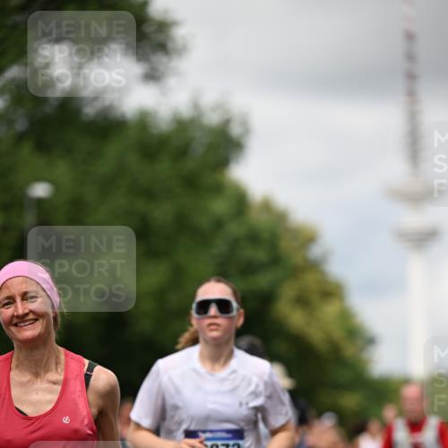 29.06.2025 - hella hamburg halbmarathon Dr. Thomas Lammeyer http://msf.ph/oto/8420107 29.06.2025 10:46:47 Kennedybrücke 1039, 1712, 1752, 2069, 2134, 2974, 3276, 3326, 3568, 4385, 4541, 4680, 4735, 4736, 5419, 5671, 6136, 6320, 6440, 6828, 7022, 7023, 7040, 7043, 7260, 8014, 8525, 8526, 8712, 9644, 10532, 10623, 10842, 11074, 11075 meine-sportfotos.de
