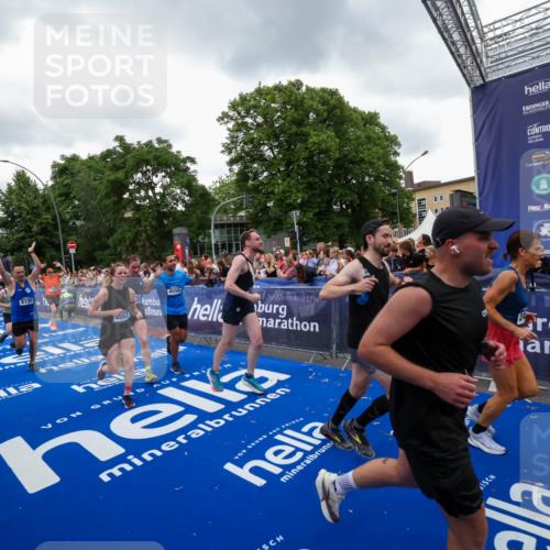 29.06.2025 - hella hamburg halbmarathon Zöllner http://msf.ph/oto/8420124 29.06.2025 10:52:59 Ziel 1257, 1258, 1657, 2099, 2444, 2814, 4557, 4558, 4770, 5907, 7509, 8139, 8720, 8955, 10724, 10811, 11992, 12367, 12519, 14791, 15430, 18590, 18720 meine-sportfotos.de