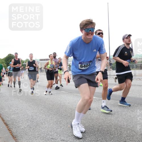 29.06.2025 - hella hamburg halbmarathon Lena Gebhardt http://msf.ph/oto/8420136 29.06.2025 10:52:22 Lombardsbrücke 5262, 18817, 14215, 6404, 1418, 1826, 1978, 2362, 2420, 2528, 2983, 3038, 3140, 3645, 4087, 4273, 4436, 4591, 4598, 4606, 4815, 5062, 5262, 5360, 6386, 6403, 6404, 6406, 6456, 6671, 6985, 7511, 7682, 7690, 7691, 7735, 7812, 8194, 8196, 8250, 8251, 8621, 9068, 9070, 9103, 9368, 9460, 9730, 9731, 10080, 10296, 10342, 10392, 10533, 10634, 10673, 10884, 10928, 11084, 11101, 11126, 11127, 11297, 11375, 11736, 11899, 11974, 12546, 12558 meine-sportfotos.de