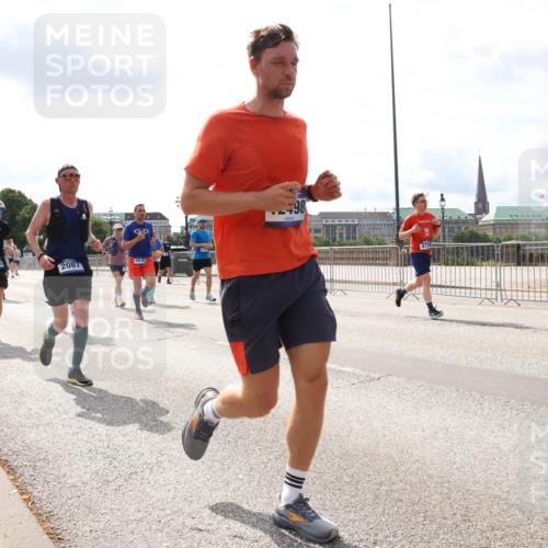 29.06.2025 - hella hamburg halbmarathon Lena Gebhardt http://msf.ph/oto/8420151 29.06.2025 10:18:19 Lombardsbrücke 3125, 2087, 18145, 1159, 1160, 1234, 1268, 1325, 1554, 1622, 1641, 1820, 1982, 2087, 2147, 2335, 2634, 2703, 2931, 3125, 3202, 3321, 3482, 3977, 4123, 4383, 4710, 4738, 4804, 5004, 5909, 6270, 6332, 6533, 7094, 7160, 7454, 7641, 7649, 7838, 7882, 7883, 8067, 8128, 8248, 8341, 8607, 8799, 9222, 9505, 9539, 9586, 9658, 9717, 9734, 9748, 9834, 9844, 9964, 10172, 10332, 10509, 10659, 10687, 10908, 12498, 12541, 12548, 12552, 12703, 13341 meine-sportfotos.de