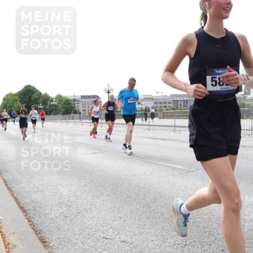 29.06.2025 - hella hamburg halbmarathon Lena Gebhardt http://msf.ph/oto/8420155 29.06.2025 10:27:32 Lombardsbrücke 18097, 58, 1530, 2080, 2306, 2775, 3389, 4372, 5285, 5495, 5707, 5825, 6214, 6259, 7234, 7314, 7764, 7944, 7978, 8085, 8281, 9349, 9688, 10077, 10158, 10412, 10413, 11256, 11766, 12500, 13043, 14020, 14021, 14206, 15108, 15641, 16838, 17049, 17427, 17445, 17791, 18012, 18097, 18301, 18626, 18766, 18976 meine-sportfotos.de