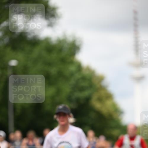29.06.2025 - hella hamburg halbmarathon Dr. Thomas Lammeyer http://msf.ph/oto/8420157 29.06.2025 10:46:48 Kennedybrücke 1039, 1712, 1752, 2069, 2134, 2974, 3276, 3326, 3568, 4385, 4541, 4680, 4735, 4736, 5419, 5671, 6136, 6320, 6440, 6828, 7022, 7023, 7040, 7043, 7260, 8014, 8525, 8526, 8712, 9644, 9980, 10532, 10623, 10842, 11074, 11075, 11331 meine-sportfotos.de