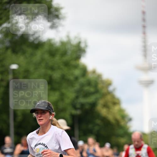 29.06.2025 - hella hamburg halbmarathon Dr. Thomas Lammeyer http://msf.ph/oto/8420173 29.06.2025 10:46:49 Kennedybrücke 1039, 1712, 1752, 2069, 2134, 2974, 3276, 3326, 3568, 4385, 4541, 4680, 4735, 4736, 5419, 5671, 6136, 6320, 6440, 6828, 7022, 7023, 7040, 7043, 7260, 7357, 7666, 8014, 8525, 8526, 8712, 9644, 9980, 10532, 10623, 10842, 11074, 11075, 11331 meine-sportfotos.de