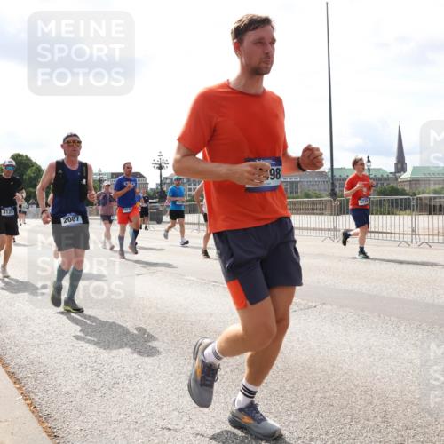 29.06.2025 - hella hamburg halbmarathon Lena Gebhardt http://msf.ph/oto/8420175 29.06.2025 10:18:19 Lombardsbrücke 3125, 2087, 18149, 98, 1159, 1160, 1234, 1268, 1325, 1554, 1622, 1641, 1820, 1982, 2087, 2147, 2335, 2634, 2703, 2931, 3125, 3202, 3321, 3482, 3977, 4123, 4383, 4710, 4738, 4804, 5004, 5909, 6270, 6332, 6533, 7094, 7160, 7454, 7641, 7649, 7838, 7882, 7883, 8067, 8128, 8248, 8341, 8607, 8799, 9222, 9505, 9539, 9586, 9658, 9717, 9734, 9748, 9834, 9844, 9964, 10172, 10332, 10509, 10659, 10687, 10908, 12498, 12541, 12548, 12552, 12703, 13341 meine-sportfotos.de