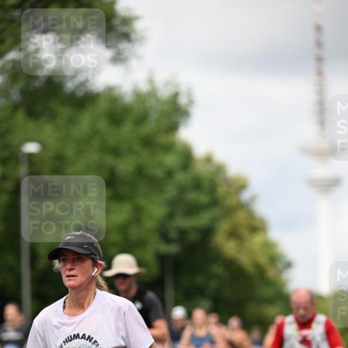 29.06.2025 - hella hamburg halbmarathon Dr. Thomas Lammeyer http://msf.ph/oto/8420176 29.06.2025 10:46:49 Kennedybrücke 1039, 1712, 1752, 2069, 2134, 2974, 3276, 3326, 3568, 4385, 4541, 4680, 4735, 4736, 5419, 5671, 6136, 6320, 6440, 6828, 7022, 7023, 7040, 7043, 7260, 7357, 7666, 8014, 8525, 8526, 8712, 9644, 9980, 10532, 10623, 10842, 11074, 11075, 11331 meine-sportfotos.de