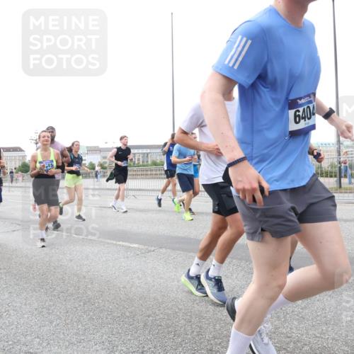 29.06.2025 - hella hamburg halbmarathon Lena Gebhardt http://msf.ph/oto/8420177 29.06.2025 10:52:22 Lombardsbrücke 173, 16973, 18817, 6404, 1418, 1826, 1978, 2362, 2420, 2528, 2983, 3038, 3140, 3645, 4087, 4273, 4436, 4591, 4598, 4606, 4815, 5062, 5262, 5360, 6386, 6403, 6404, 6406, 6456, 6671, 6985, 7511, 7682, 7690, 7691, 7735, 7812, 8194, 8196, 8250, 8251, 8621, 9068, 9070, 9103, 9368, 9460, 9730, 9731, 10080, 10296, 10342, 10392, 10533, 10634, 10673, 10884, 10928, 11084, 11101, 11126, 11127, 11297, 11375, 11736, 11899, 11974, 12546, 12558 meine-sportfotos.de