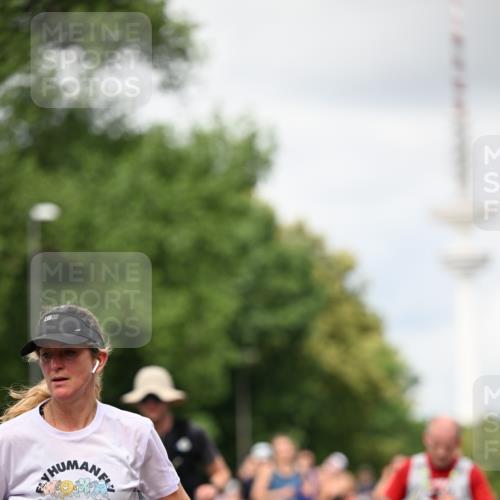 29.06.2025 - hella hamburg halbmarathon Dr. Thomas Lammeyer http://msf.ph/oto/8420188 29.06.2025 10:46:49 Kennedybrücke 1039, 1712, 1752, 2069, 2134, 2974, 3276, 3326, 3568, 4385, 4541, 4680, 4735, 4736, 5419, 5671, 6136, 6320, 6440, 6828, 7022, 7023, 7040, 7043, 7260, 7357, 7666, 8014, 8525, 8526, 8712, 9644, 9980, 10532, 10623, 10842, 11074, 11075, 11331 meine-sportfotos.de