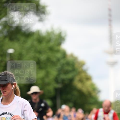 29.06.2025 - hella hamburg halbmarathon Dr. Thomas Lammeyer http://msf.ph/oto/8420195 29.06.2025 10:46:49 Kennedybrücke 1039, 1712, 1752, 2069, 2134, 2974, 3276, 3326, 3568, 4385, 4541, 4680, 4735, 4736, 5419, 5671, 6136, 6320, 6440, 6828, 7022, 7023, 7040, 7043, 7260, 7357, 7666, 8014, 8525, 8526, 8712, 9644, 9980, 10532, 10623, 10842, 11074, 11075, 11331 meine-sportfotos.de