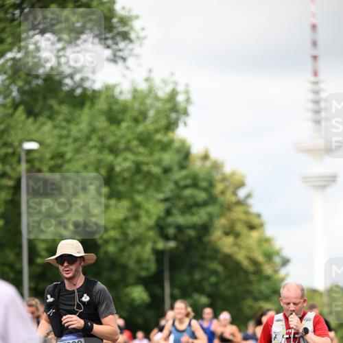 29.06.2025 - hella hamburg halbmarathon Dr. Thomas Lammeyer http://msf.ph/oto/8420197 29.06.2025 10:46:50 Kennedybrücke 1039, 1712, 1752, 2069, 2134, 2974, 3276, 3326, 3568, 4385, 4541, 4680, 4735, 4736, 5419, 5671, 6136, 6440, 6828, 7022, 7023, 7040, 7043, 7260, 7357, 7666, 8014, 8525, 8526, 9644, 9980, 10532, 10623, 10842, 11074, 11075, 11331 meine-sportfotos.de