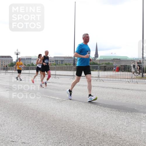29.06.2025 - hella hamburg halbmarathon Lena Gebhardt http://msf.ph/oto/8420200 29.06.2025 10:27:33 Lombardsbrücke 10158, 18805, 1809, 1530, 2080, 2306, 2775, 3389, 4372, 5177, 5285, 5495, 5707, 5825, 6214, 6259, 7234, 7314, 7764, 7944, 7978, 8085, 8281, 9349, 9688, 10077, 10158, 10412, 10413, 11256, 11766, 12500, 13043, 14020, 14021, 14206, 15108, 15641, 16838, 17049, 17427, 17445, 17791, 18012, 18097, 18301, 18626, 18766, 18976 meine-sportfotos.de