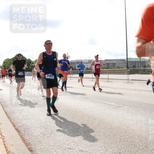 29.06.2025 - hella hamburg halbmarathon Lena Gebhardt http://msf.ph/oto/8420202 29.06.2025 10:18:19 Lombardsbrücke 3125, 18677, 2087, 3482, 1249, 1159, 1160, 1234, 1268, 1325, 1554, 1622, 1641, 1820, 1982, 2087, 2147, 2335, 2634, 2703, 2931, 3125, 3202, 3321, 3482, 3977, 4123, 4383, 4710, 4738, 4804, 5004, 5909, 6270, 6332, 6533, 7094, 7160, 7454, 7641, 7649, 7838, 7882, 7883, 8067, 8128, 8248, 8341, 8607, 8799, 9222, 9505, 9539, 9586, 9658, 9717, 9734, 9748, 9834, 9844, 9964, 10172, 10332, 10509, 10659, 10687, 10908, 12498, 12541, 12548, 12552, 12703, 13341 meine-sportfotos.de