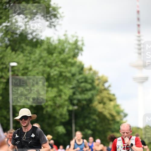 29.06.2025 - hella hamburg halbmarathon Dr. Thomas Lammeyer http://msf.ph/oto/8420203 29.06.2025 10:46:50 Kennedybrücke 1039, 1712, 1752, 2069, 2134, 2974, 3276, 3326, 3568, 4385, 4541, 4680, 4735, 4736, 5419, 5671, 6136, 6440, 6828, 7022, 7023, 7040, 7043, 7260, 7357, 7666, 8014, 8525, 8526, 9644, 9980, 10532, 10623, 10842, 11074, 11075, 11331 meine-sportfotos.de