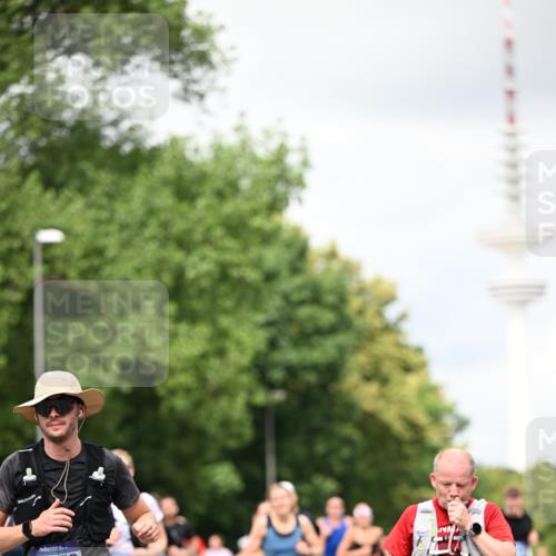 29.06.2025 - hella hamburg halbmarathon Dr. Thomas Lammeyer http://msf.ph/oto/8420215 29.06.2025 10:46:50 Kennedybrücke 1039, 1712, 1752, 2069, 2134, 2974, 3276, 3326, 3568, 4385, 4541, 4680, 4735, 4736, 5419, 5671, 6136, 6440, 6828, 7022, 7023, 7040, 7043, 7260, 7357, 7666, 8014, 8525, 8526, 9644, 9980, 10532, 10623, 10842, 11074, 11075, 11331 meine-sportfotos.de