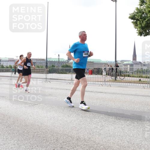 29.06.2025 - hella hamburg halbmarathon Lena Gebhardt http://msf.ph/oto/8420219 29.06.2025 10:27:33 Lombardsbrücke 1880, 5707, 18097, 1530, 2080, 2306, 2775, 3389, 4372, 5177, 5285, 5495, 5707, 5825, 6214, 6259, 7234, 7314, 7764, 7944, 7978, 8085, 8281, 9349, 9688, 10077, 10158, 10412, 10413, 11256, 11766, 12500, 13043, 14020, 14021, 14206, 15108, 15641, 16838, 17049, 17427, 17445, 17791, 18012, 18097, 18301, 18626, 18766, 18976 meine-sportfotos.de
