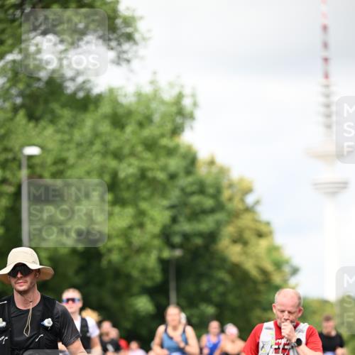 29.06.2025 - hella hamburg halbmarathon Dr. Thomas Lammeyer http://msf.ph/oto/8420222 29.06.2025 10:46:50 Kennedybrücke 1039, 1712, 1752, 2069, 2134, 2974, 3276, 3326, 3568, 4385, 4541, 4680, 4735, 4736, 5419, 5671, 6136, 6440, 6828, 7022, 7023, 7040, 7043, 7260, 7357, 7666, 8014, 8525, 8526, 9644, 9980, 10532, 10623, 10842, 11074, 11075, 11331 meine-sportfotos.de