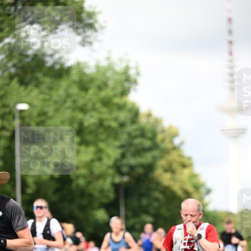 29.06.2025 - hella hamburg halbmarathon Dr. Thomas Lammeyer http://msf.ph/oto/8420235 29.06.2025 10:46:51 Kennedybrücke 1039, 1752, 2069, 2134, 2509, 2974, 3276, 3326, 3378, 3568, 4385, 4680, 4735, 4736, 5419, 5671, 6136, 6440, 6828, 7022, 7023, 7040, 7043, 7260, 7357, 7666, 8014, 8525, 8526, 9644, 9980, 10532, 10623, 10842, 11074, 11075, 11331 meine-sportfotos.de