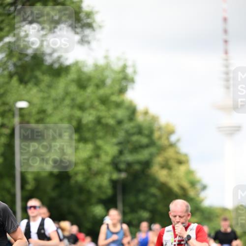 29.06.2025 - hella hamburg halbmarathon Dr. Thomas Lammeyer http://msf.ph/oto/8420238 29.06.2025 10:46:51 Kennedybrücke 1039, 1752, 2069, 2134, 2509, 2974, 3276, 3326, 3378, 3568, 4385, 4680, 4735, 4736, 5419, 5671, 6136, 6440, 6828, 7022, 7023, 7040, 7043, 7260, 7357, 7666, 8014, 8525, 8526, 9644, 9980, 10532, 10623, 10842, 11074, 11075, 11331 meine-sportfotos.de