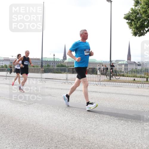 29.06.2025 - hella hamburg halbmarathon Lena Gebhardt http://msf.ph/oto/8420239 29.06.2025 10:27:33 Lombardsbrücke 18805, 18097, 1530, 2080, 2306, 2775, 3389, 4372, 5177, 5285, 5495, 5707, 5825, 6214, 6259, 7234, 7314, 7764, 7944, 7978, 8085, 8281, 9349, 9688, 10077, 10158, 10412, 10413, 11256, 11766, 12500, 13043, 14020, 14021, 14206, 15108, 15641, 16838, 17049, 17427, 17445, 17791, 18012, 18097, 18301, 18626, 18766, 18976 meine-sportfotos.de