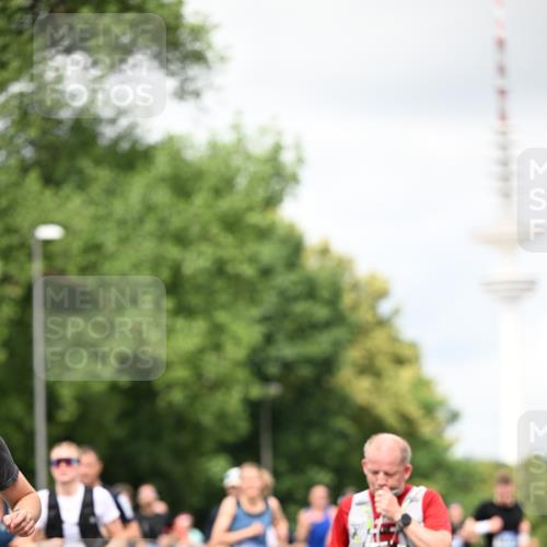 29.06.2025 - hella hamburg halbmarathon Dr. Thomas Lammeyer http://msf.ph/oto/8420244 29.06.2025 10:46:51 Kennedybrücke 1039, 1752, 2069, 2134, 2509, 2974, 3276, 3326, 3378, 3568, 4385, 4680, 4735, 4736, 5419, 5671, 6136, 6440, 6828, 7022, 7023, 7040, 7043, 7260, 7357, 7666, 8014, 8525, 8526, 9644, 9980, 10532, 10623, 10842, 11074, 11075, 11331 meine-sportfotos.de