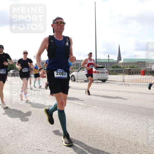 29.06.2025 - hella hamburg halbmarathon Lena Gebhardt http://msf.ph/oto/8420245 29.06.2025 10:18:20 Lombardsbrücke 9834, 3125, 18677, 2634, 2087, 3482, 1159, 1160, 1234, 1268, 1325, 1554, 1641, 1820, 1982, 2087, 2147, 2335, 2634, 2703, 2931, 3125, 3202, 3321, 3482, 3529, 3977, 4123, 4383, 4710, 4738, 4804, 5004, 5909, 6270, 6332, 6533, 7094, 7160, 7454, 7641, 7649, 7838, 7882, 7883, 8067, 8128, 8248, 8341, 8607, 8799, 9222, 9505, 9539, 9586, 9658, 9717, 9734, 9748, 9834, 9844, 9964, 10172, 10332, 10509, 10659, 10687, 10908, 12498, 12541, 12548, 12552, 12703, 13341 meine-sportfotos.de