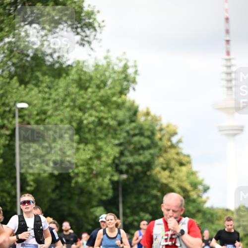 29.06.2025 - hella hamburg halbmarathon Dr. Thomas Lammeyer http://msf.ph/oto/8420247 29.06.2025 10:46:51 Kennedybrücke 1039, 1752, 2069, 2134, 2509, 2974, 3276, 3326, 3378, 3568, 4385, 4680, 4735, 4736, 5419, 5671, 6136, 6440, 6828, 7022, 7023, 7040, 7043, 7260, 7357, 7666, 8014, 8525, 8526, 9644, 9980, 10532, 10623, 10842, 11074, 11075, 11331 meine-sportfotos.de