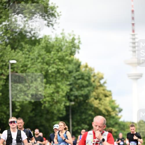 29.06.2025 - hella hamburg halbmarathon Dr. Thomas Lammeyer http://msf.ph/oto/8420253 29.06.2025 10:46:51 Kennedybrücke 1039, 1752, 2069, 2134, 2509, 2974, 3276, 3326, 3378, 3568, 4385, 4680, 4735, 4736, 5419, 5671, 6136, 6440, 6828, 7022, 7023, 7040, 7043, 7260, 7357, 7666, 8014, 8525, 8526, 9644, 9980, 10532, 10623, 10842, 11074, 11075, 11331 meine-sportfotos.de