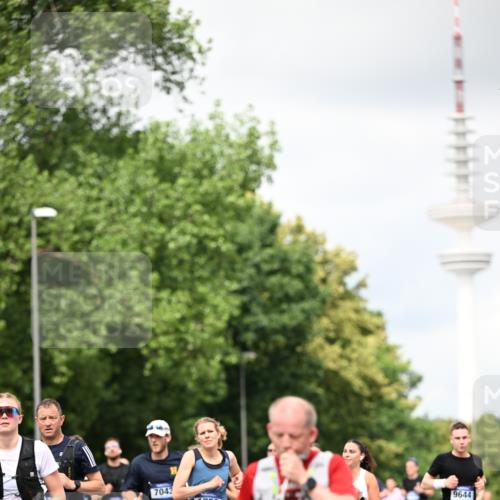 29.06.2025 - hella hamburg halbmarathon Dr. Thomas Lammeyer http://msf.ph/oto/8420270 29.06.2025 10:46:52 Kennedybrücke 1360, 1752, 1994, 2069, 2134, 2509, 2974, 3276, 3326, 3378, 3568, 3874, 4385, 4680, 4735, 4736, 5419, 5671, 6136, 6440, 6828, 7022, 7023, 7040, 7043, 7260, 7357, 7477, 7666, 8014, 8525, 8526, 9644, 9980, 10532, 10623, 10842, 11074, 11075, 11331 meine-sportfotos.de