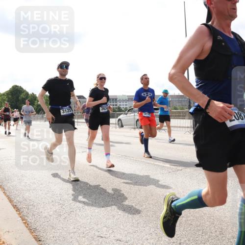 29.06.2025 - hella hamburg halbmarathon Lena Gebhardt http://msf.ph/oto/8420277 29.06.2025 10:18:20 Lombardsbrücke 18677, 3125, 2634, 181, 087, 1159, 1160, 1234, 1268, 1325, 1554, 1641, 1820, 1982, 2087, 2147, 2335, 2634, 2703, 2931, 3125, 3202, 3321, 3482, 3529, 3977, 4123, 4383, 4710, 4738, 4804, 5004, 5909, 6270, 6332, 6533, 7094, 7160, 7454, 7641, 7649, 7838, 7882, 7883, 8067, 8128, 8248, 8341, 8607, 8799, 9222, 9505, 9539, 9586, 9658, 9717, 9734, 9748, 9834, 9844, 9964, 10172, 10332, 10509, 10659, 10687, 10908, 12498, 12541, 12548, 12552, 12703, 13341 meine-sportfotos.de