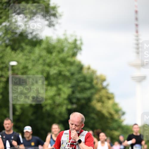 29.06.2025 - hella hamburg halbmarathon Dr. Thomas Lammeyer http://msf.ph/oto/8420288 29.06.2025 10:46:52 Kennedybrücke 1360, 1752, 1994, 2069, 2134, 2509, 2974, 3276, 3326, 3378, 3568, 3874, 4385, 4680, 4735, 4736, 5419, 5671, 6136, 6440, 6828, 7022, 7023, 7040, 7043, 7260, 7357, 7477, 7666, 8014, 8525, 8526, 9644, 9980, 10532, 10623, 10842, 11074, 11075, 11331 meine-sportfotos.de
