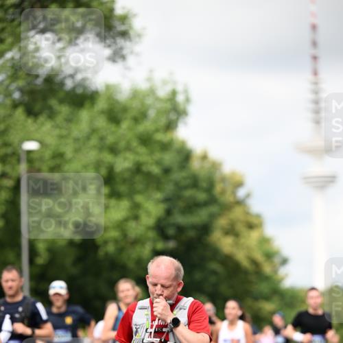 29.06.2025 - hella hamburg halbmarathon Dr. Thomas Lammeyer http://msf.ph/oto/8420293 29.06.2025 10:46:52 Kennedybrücke 1360, 1752, 1994, 2069, 2134, 2509, 2974, 3276, 3326, 3378, 3568, 3874, 4385, 4680, 4735, 4736, 5419, 5671, 6136, 6440, 6828, 7022, 7023, 7040, 7043, 7260, 7357, 7477, 7666, 8014, 8525, 8526, 9644, 9980, 10532, 10623, 10842, 11074, 11075, 11331 meine-sportfotos.de